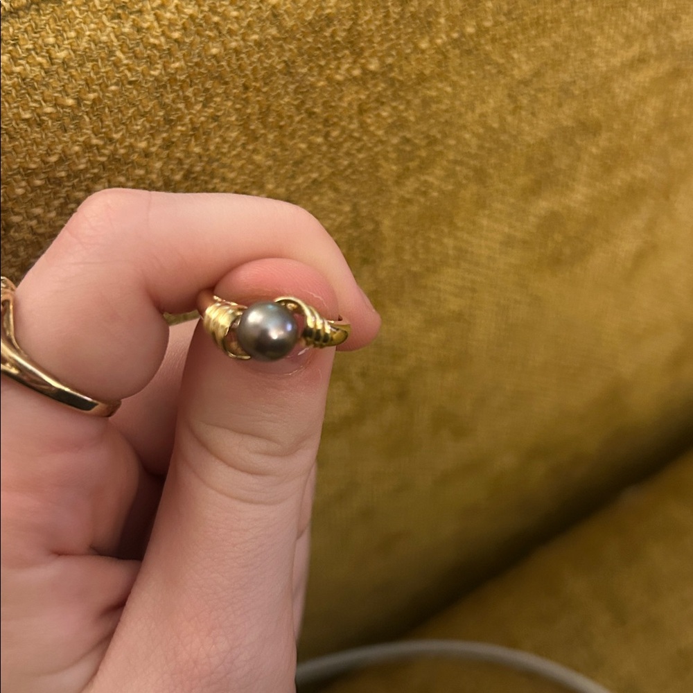 14 KT Gold and Black Pearl Ring - Picture 5 of 5